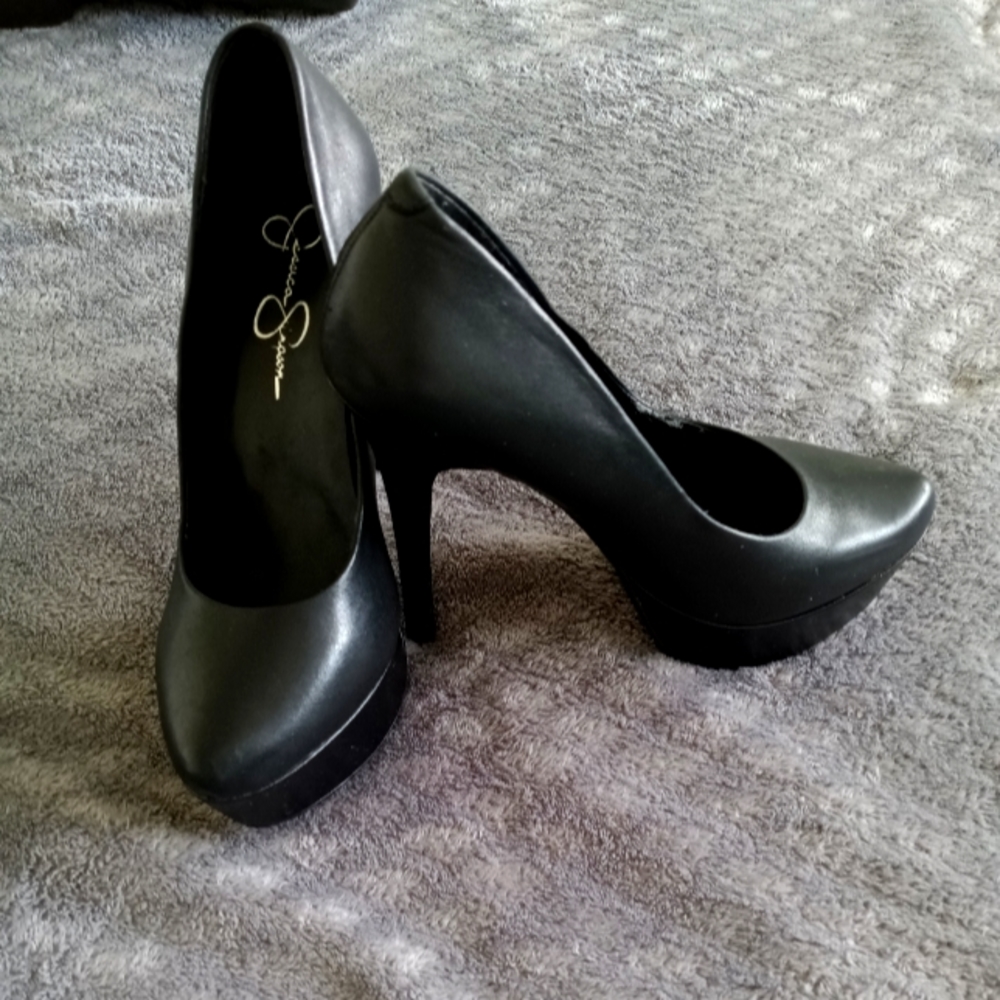 Jessica Simpson Black Platform Pumps